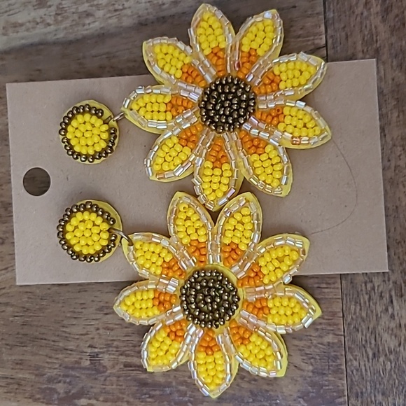 🌻 Sunflower Beaded Drop Dangle Earrings - Picture 1 of 15
